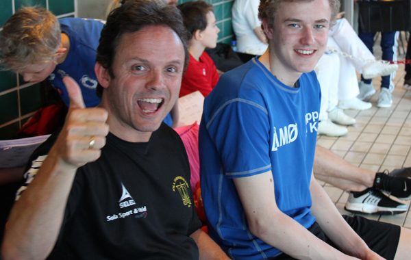 Frå venstre: Trenarar Håkon Henne og Olav Barøy.